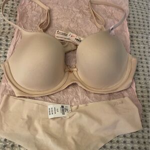 Victoria secret 34C brand new & get FREE PANTIES 
Nude Bra & Panty Set